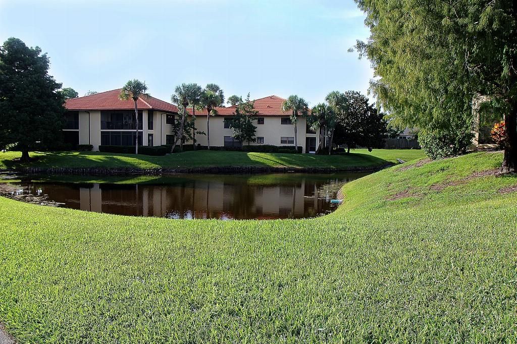 Active With Contract: $165,000 (1 beds, 1 baths, 645 Square Feet)