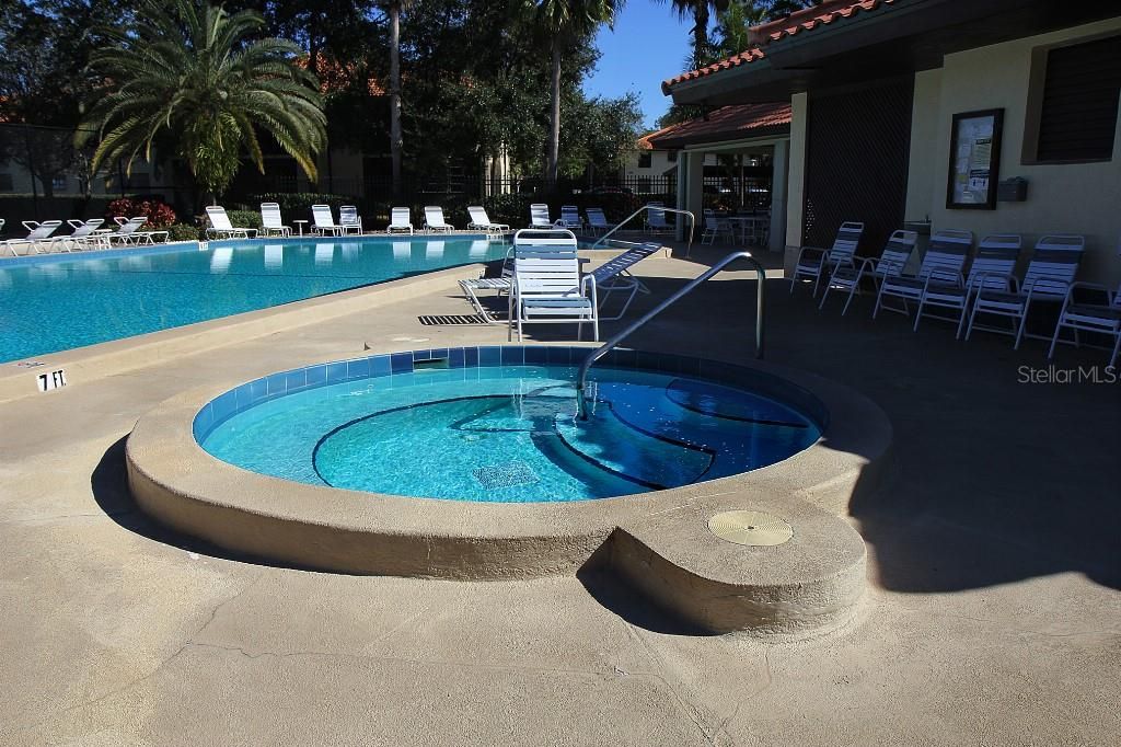 Active With Contract: $165,000 (1 beds, 1 baths, 645 Square Feet)
