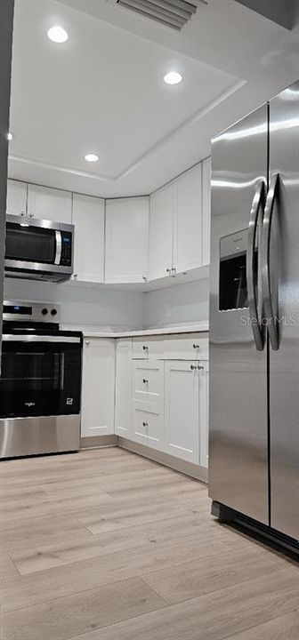 Active With Contract: $165,000 (1 beds, 1 baths, 645 Square Feet)