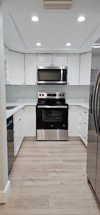 Active With Contract: $165,000 (1 beds, 1 baths, 645 Square Feet)