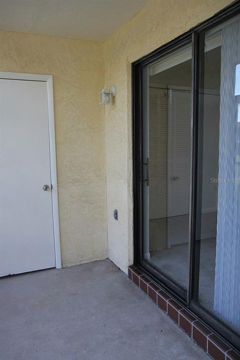 Active With Contract: $165,000 (1 beds, 1 baths, 645 Square Feet)