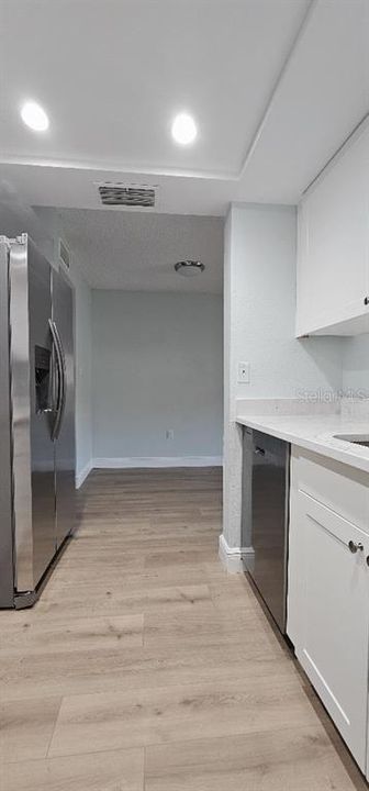 Active With Contract: $165,000 (1 beds, 1 baths, 645 Square Feet)