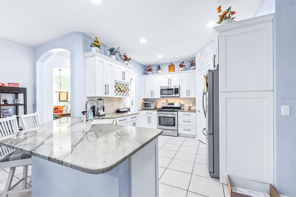 Activo con contrato: $535,000 (4 camas, 3 baños, 2226 Pies cuadrados)