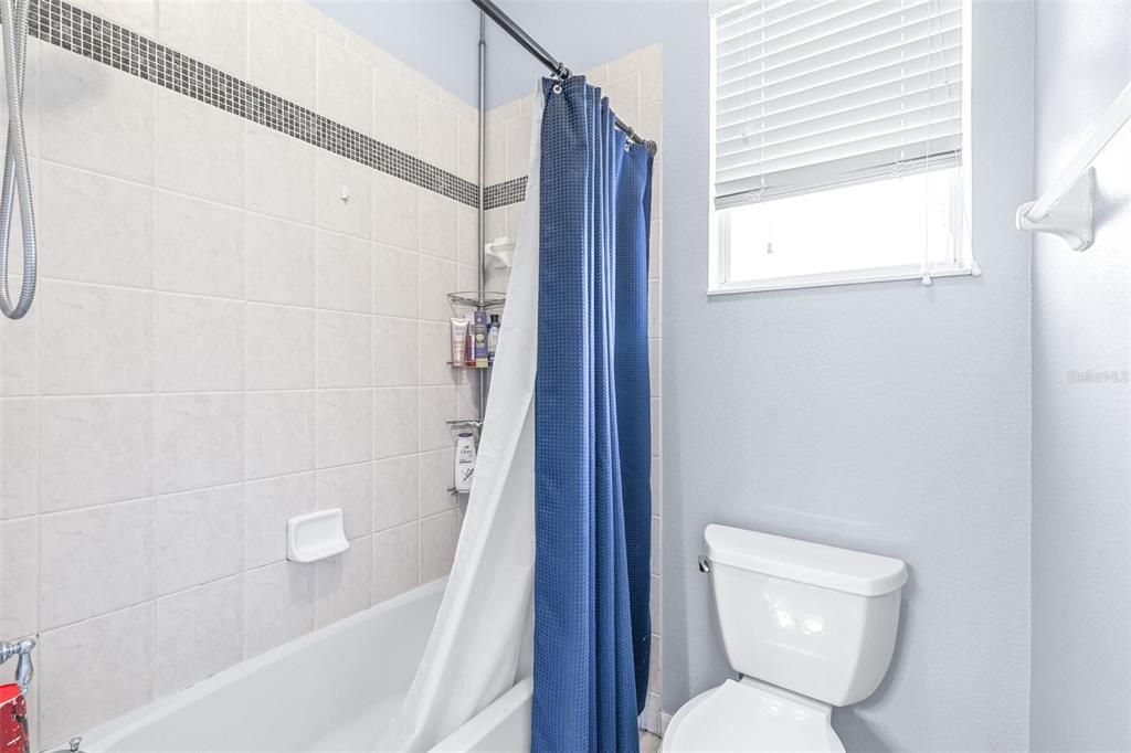 Activo con contrato: $535,000 (4 camas, 3 baños, 2226 Pies cuadrados)
