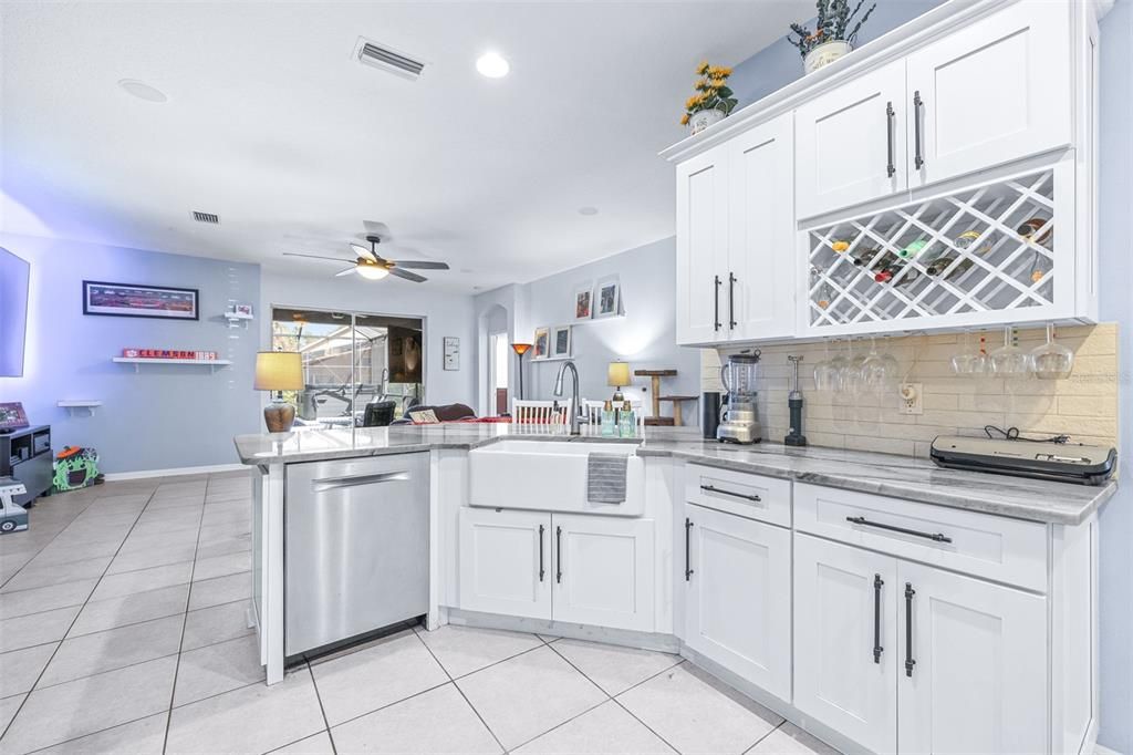 Activo con contrato: $535,000 (4 camas, 3 baños, 2226 Pies cuadrados)