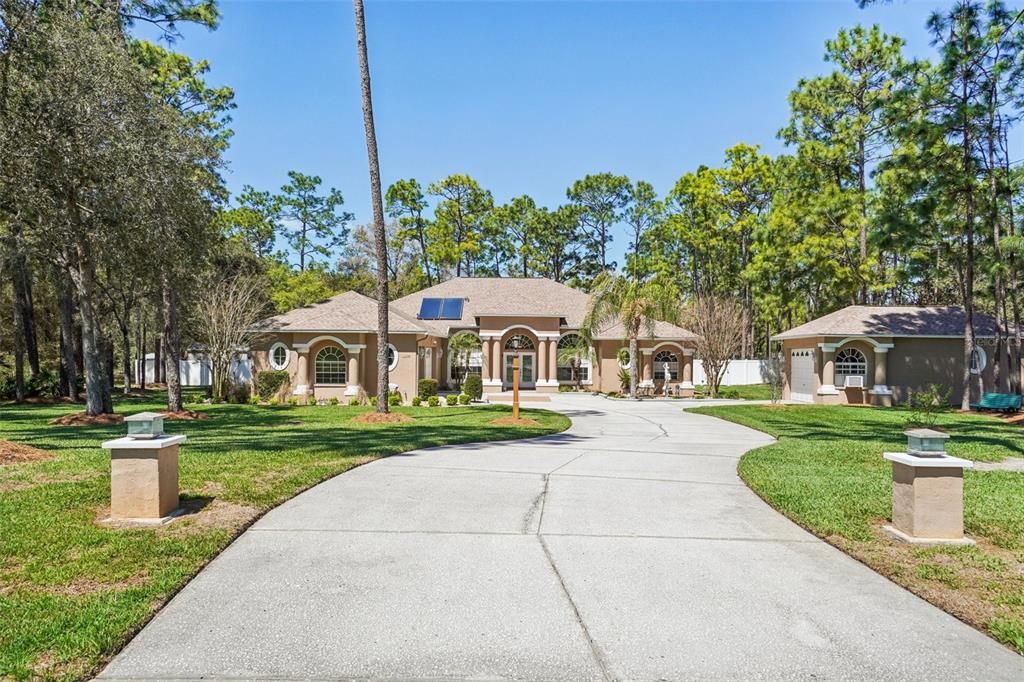 For Sale: $775,000 (3 beds, 3 baths, 2863 Square Feet)