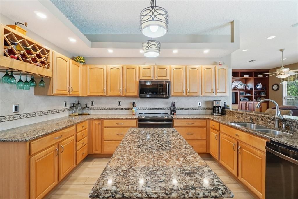 For Sale: $775,000 (3 beds, 3 baths, 2863 Square Feet)