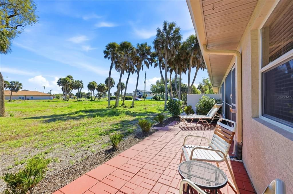 Active With Contract: $229,900 (2 beds, 2 baths, 1209 Square Feet)