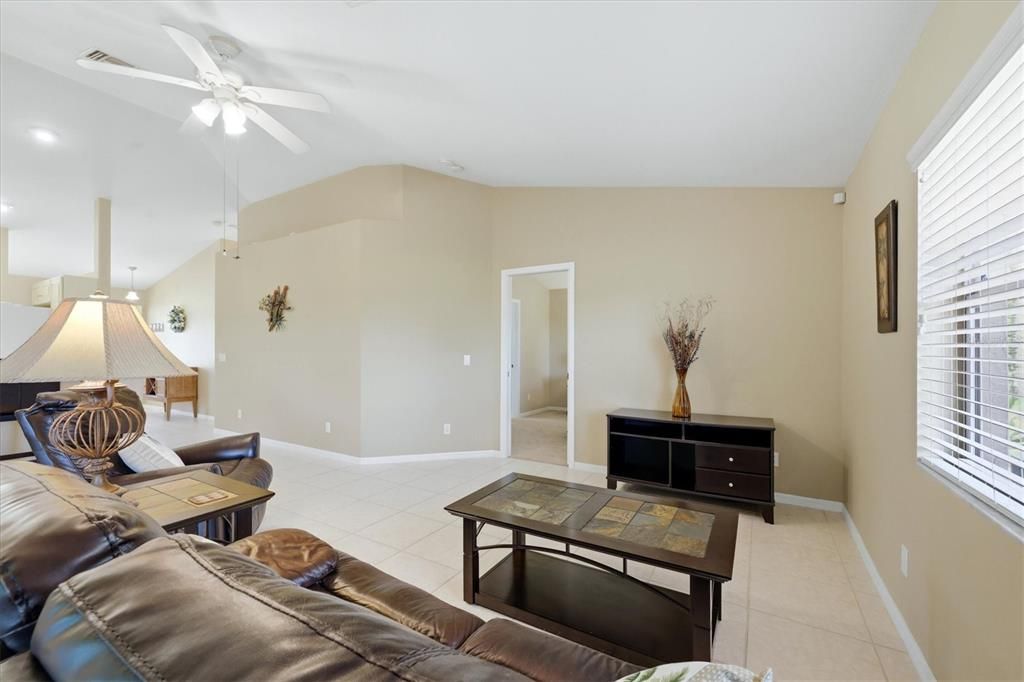 Active With Contract: $229,900 (2 beds, 2 baths, 1209 Square Feet)