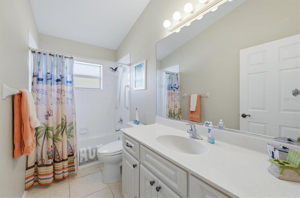 Active With Contract: $229,900 (2 beds, 2 baths, 1209 Square Feet)