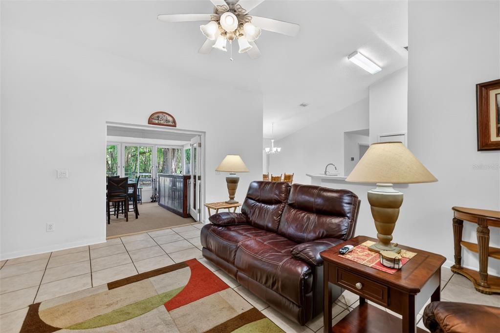En Venta: $675,000 (5 camas, 2 baños, 2381 Pies cuadrados)