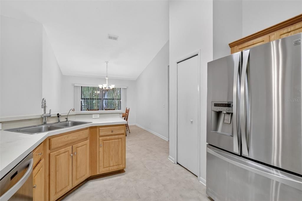 En Venta: $675,000 (5 camas, 2 baños, 2381 Pies cuadrados)