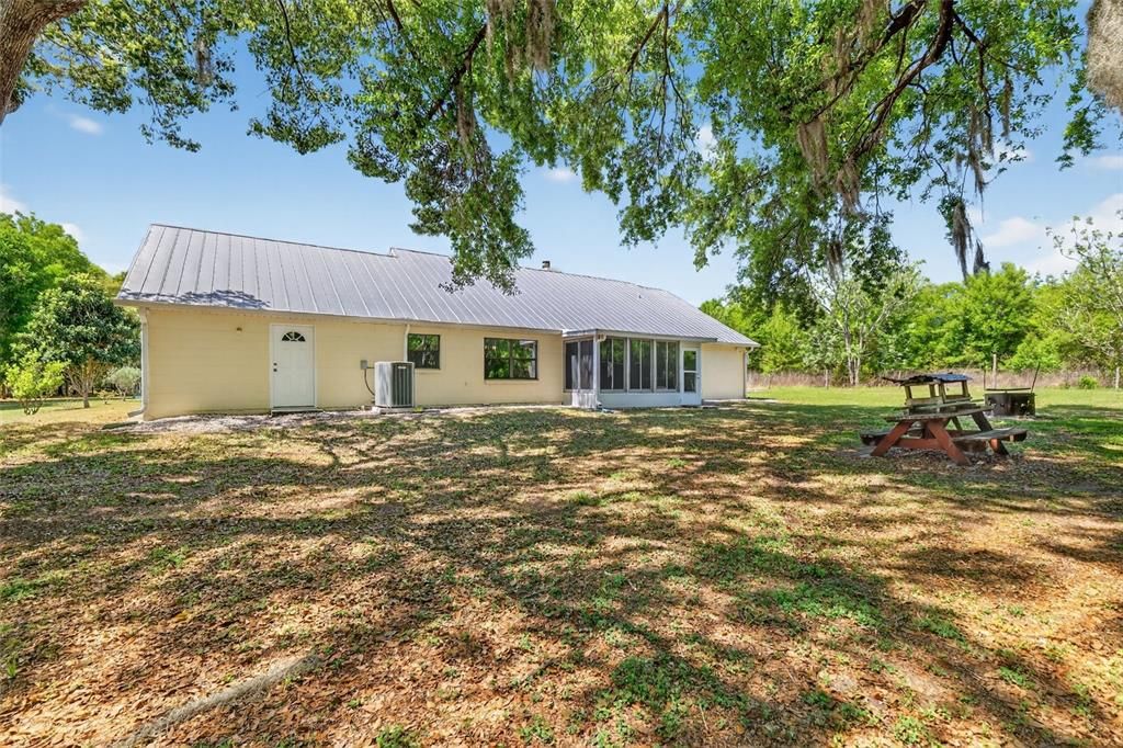 En Venta: $675,000 (5 camas, 2 baños, 2381 Pies cuadrados)