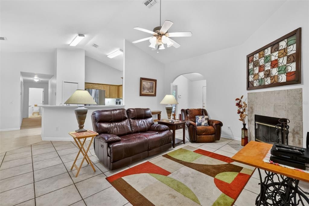 En Venta: $675,000 (5 camas, 2 baños, 2381 Pies cuadrados)