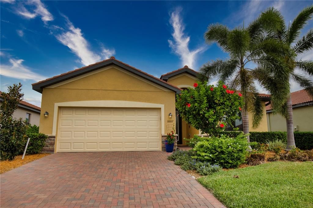 Recently Rented: $7,500 (3 beds, 2 baths, 1681 Square Feet)
