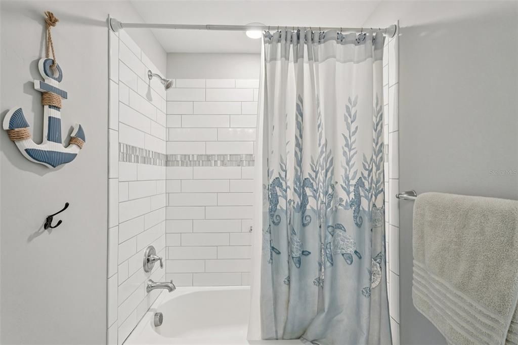 Active With Contract: $400,000 (2 beds, 2 baths, 1916 Square Feet)