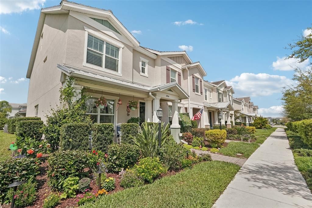Active With Contract: $400,000 (2 beds, 2 baths, 1916 Square Feet)