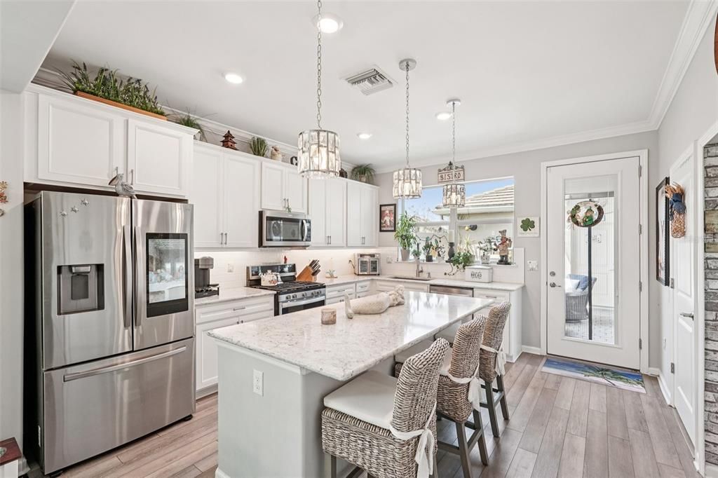 Active With Contract: $400,000 (2 beds, 2 baths, 1916 Square Feet)