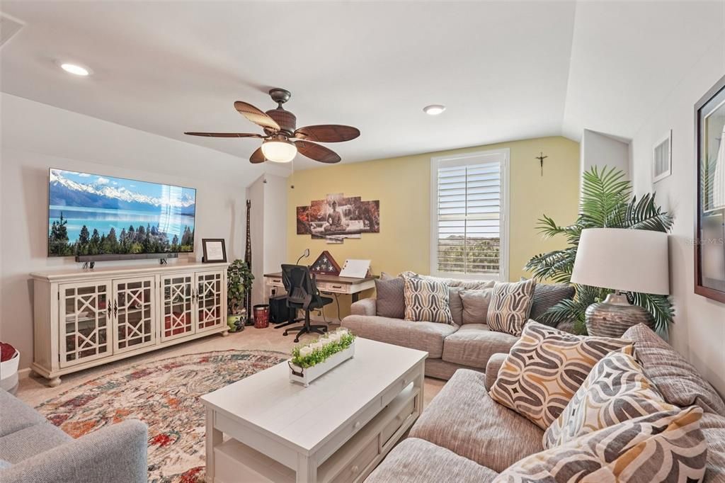 Active With Contract: $400,000 (2 beds, 2 baths, 1916 Square Feet)