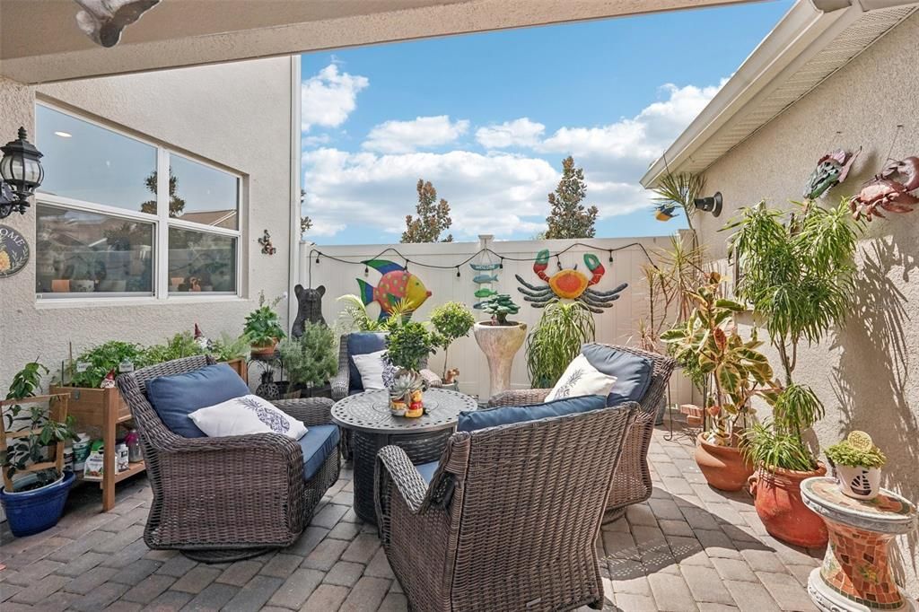 Active With Contract: $400,000 (2 beds, 2 baths, 1916 Square Feet)