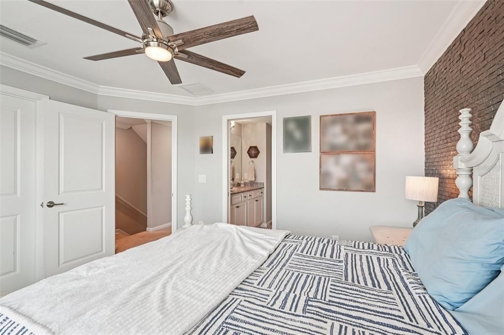 Active With Contract: $400,000 (2 beds, 2 baths, 1916 Square Feet)