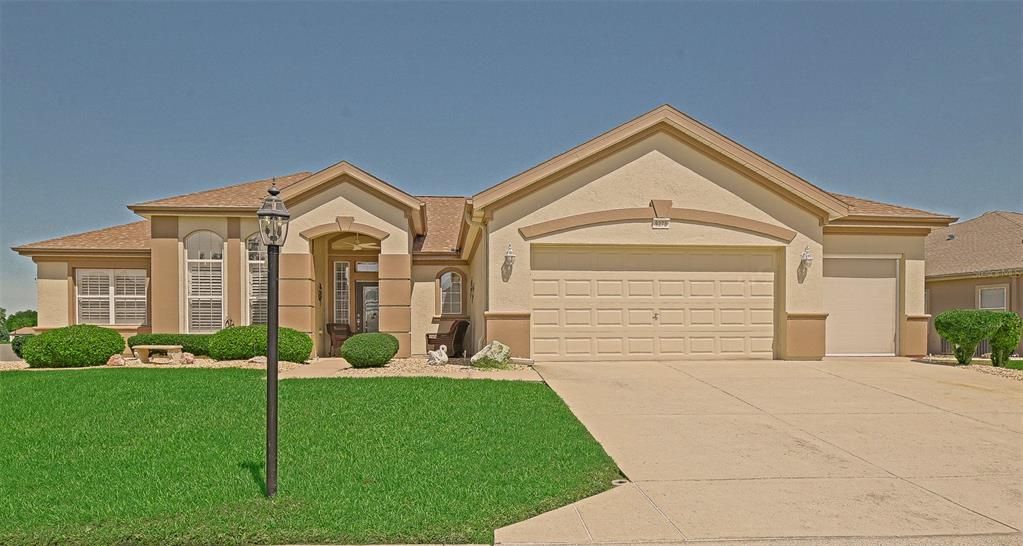 Recently Sold: $419,000 (2 beds, 2 baths, 1983 Square Feet)