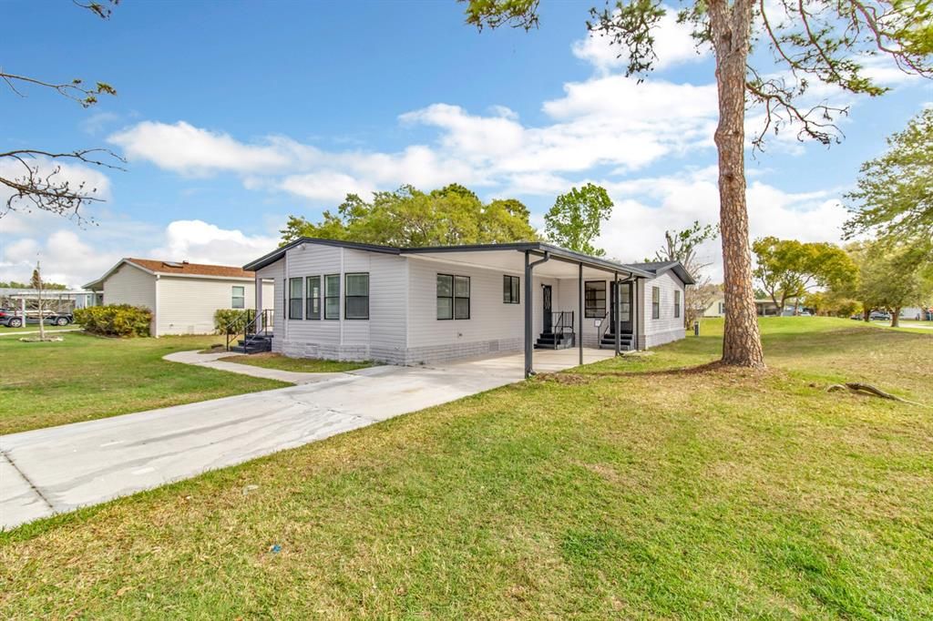 Active With Contract: $269,900 (4 beds, 2 baths, 1951 Square Feet)