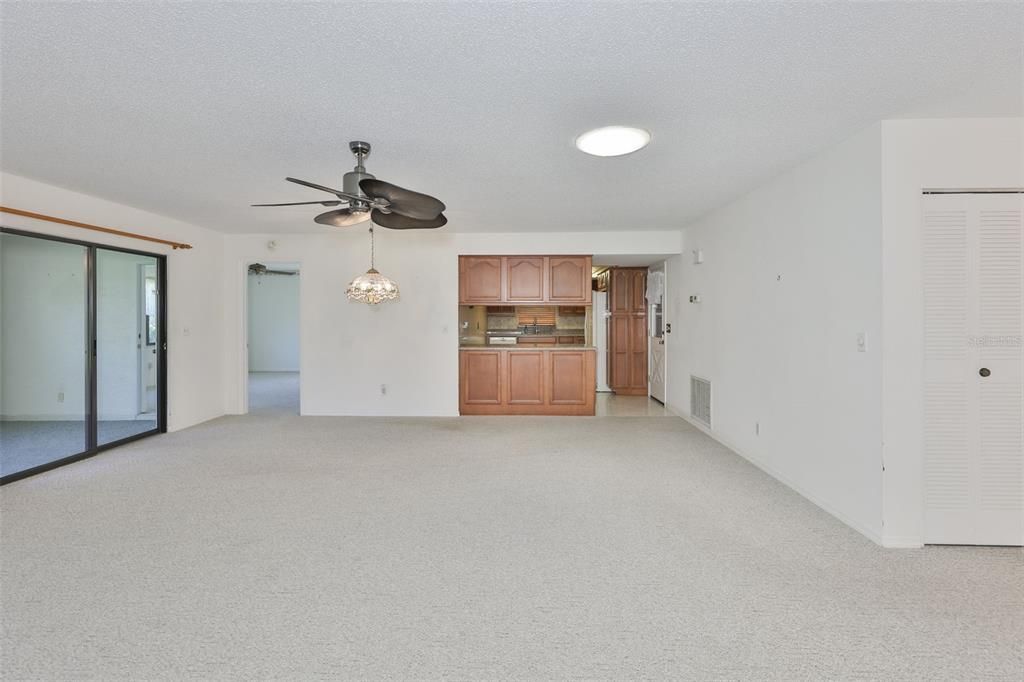 Activo con contrato: $154,999 (2 camas, 2 baños, 1286 Pies cuadrados)