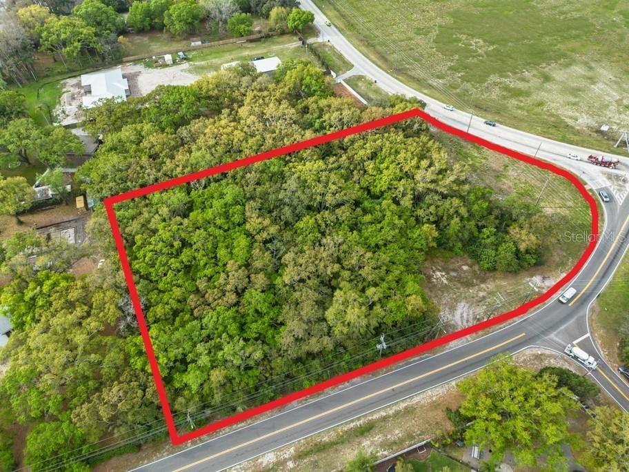 待售: $1,800,000 (2.91 acres)