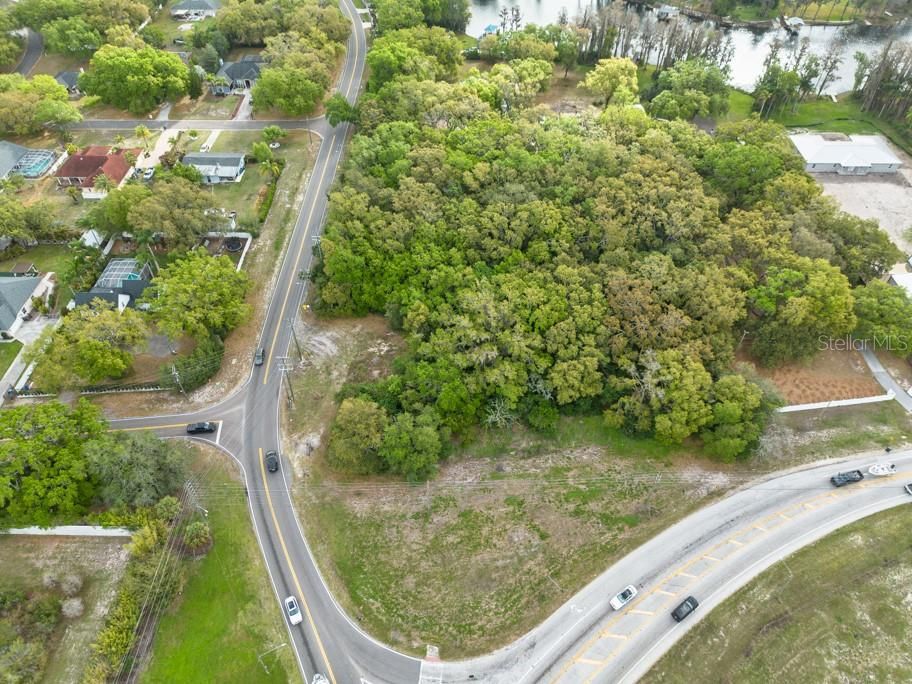 待售: $1,800,000 (2.91 acres)