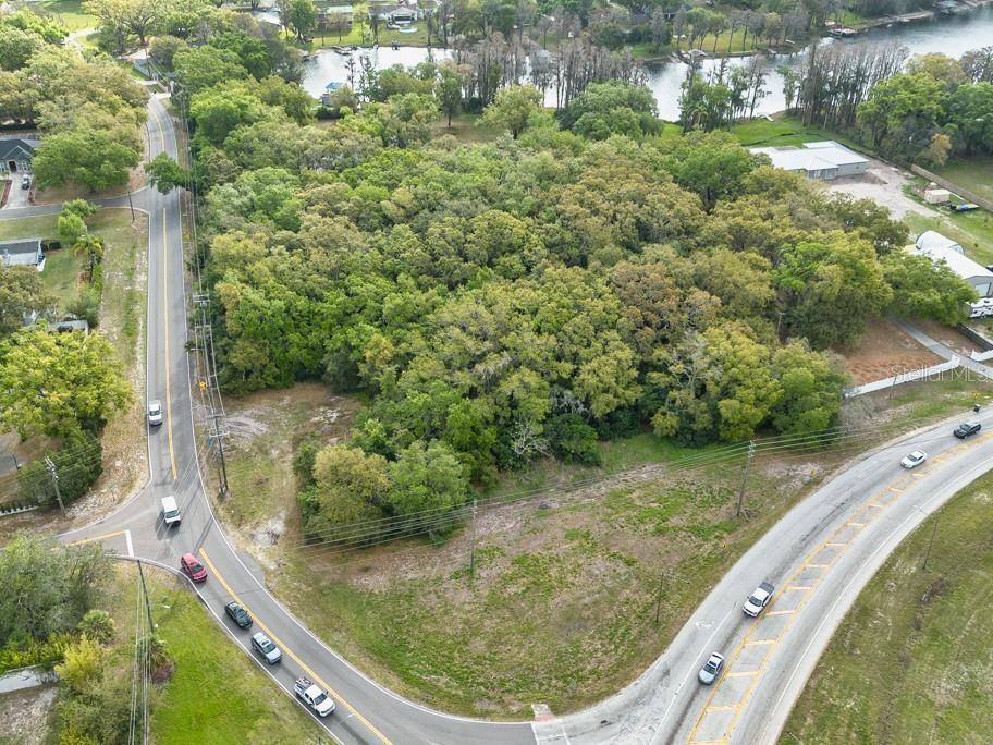 待售: $1,800,000 (2.91 acres)