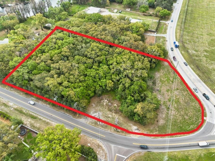 待售: $1,800,000 (2.91 acres)