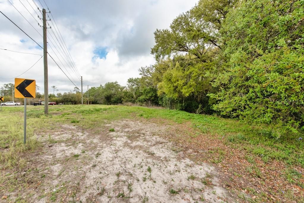 待售: $1,800,000 (2.91 acres)