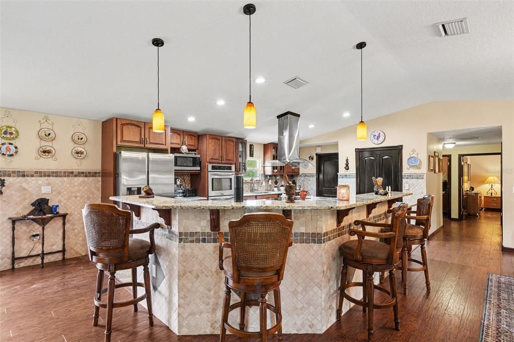 For Sale: $959,900 (7 beds, 5 baths, 4632 Square Feet)