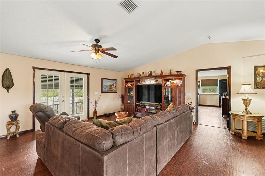For Sale: $959,900 (7 beds, 5 baths, 4632 Square Feet)
