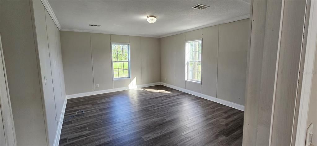 For Sale: $959,900 (7 beds, 5 baths, 4632 Square Feet)
