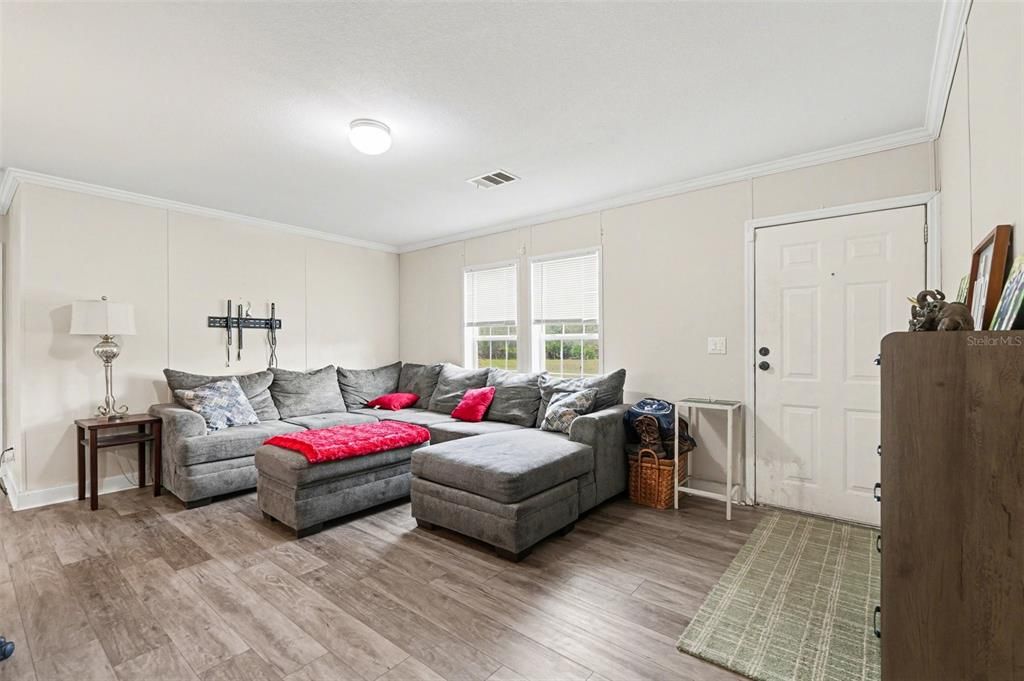 For Sale: $959,900 (7 beds, 5 baths, 4632 Square Feet)