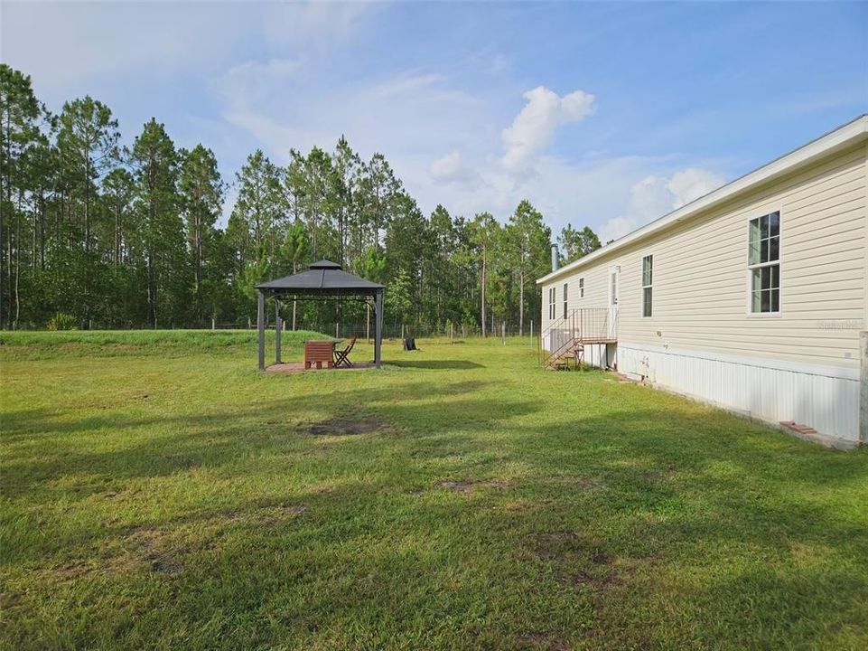 For Sale: $959,900 (7 beds, 5 baths, 4632 Square Feet)