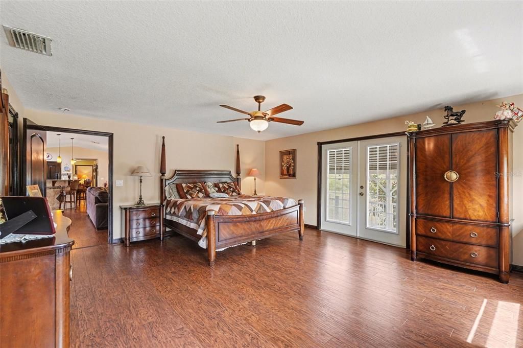 For Sale: $959,900 (7 beds, 5 baths, 4632 Square Feet)