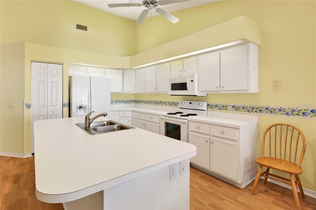 Active With Contract: $210,000 (2 beds, 2 baths, 1200 Square Feet)