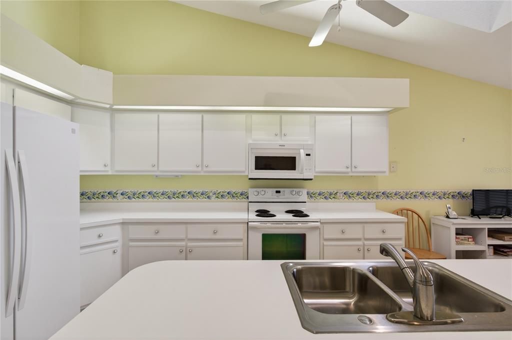 Active With Contract: $210,000 (2 beds, 2 baths, 1200 Square Feet)