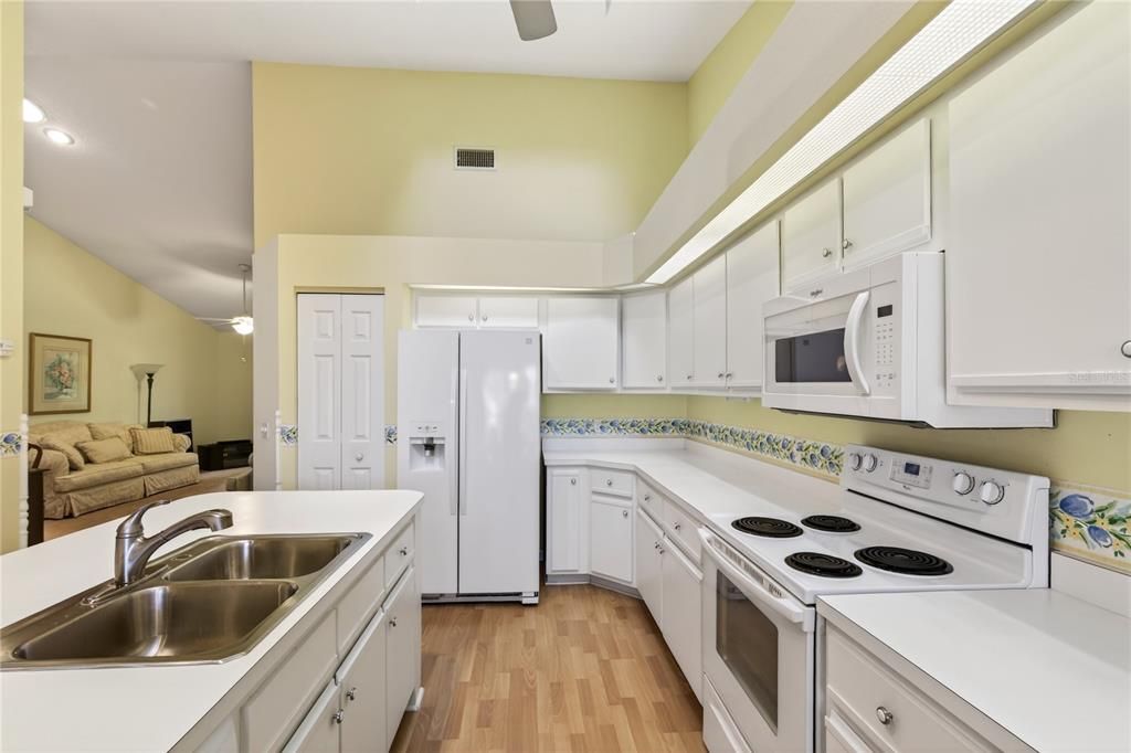 Active With Contract: $210,000 (2 beds, 2 baths, 1200 Square Feet)