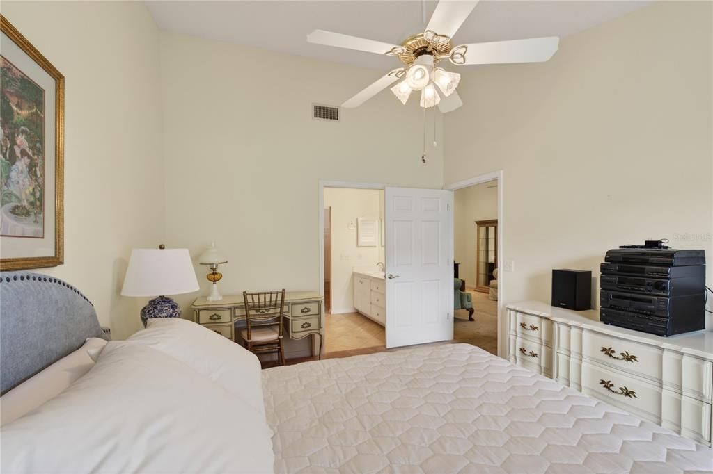 Active With Contract: $210,000 (2 beds, 2 baths, 1200 Square Feet)