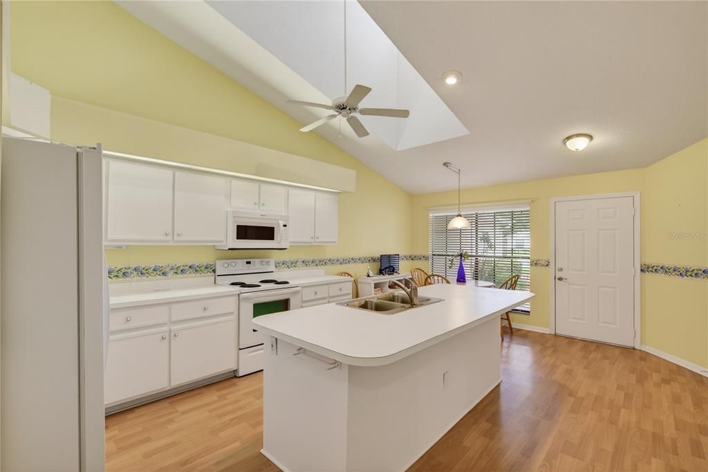 Active With Contract: $210,000 (2 beds, 2 baths, 1200 Square Feet)