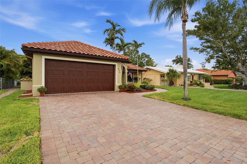For Sale: $1,390,000 (3 beds, 3 baths, 2213 Square Feet)