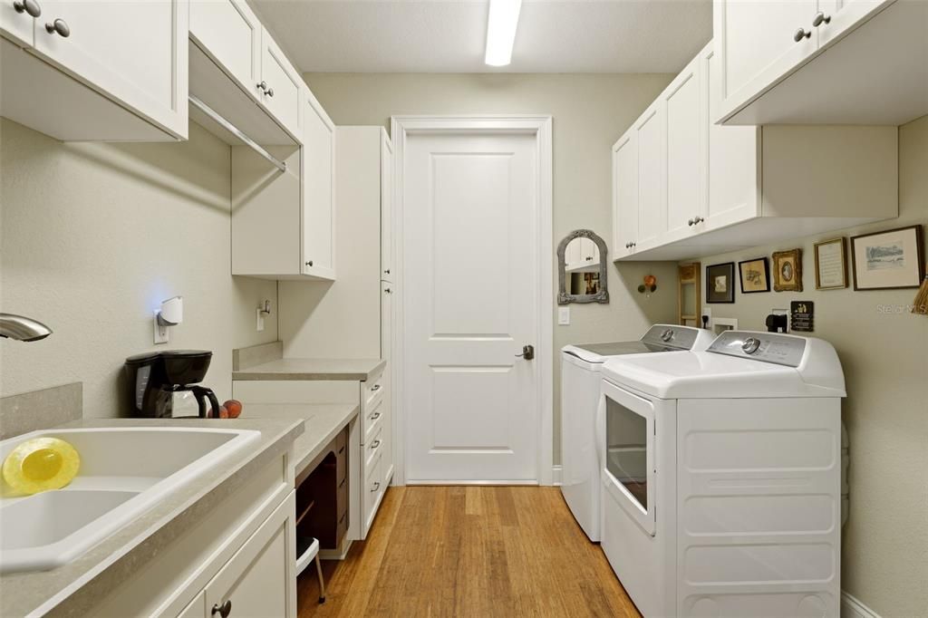 For Sale: $1,390,000 (3 beds, 3 baths, 2213 Square Feet)