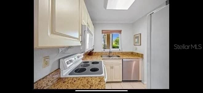 В аренду: $1,450 (2 спален, 1 ванн, 826 Квадратных фут)