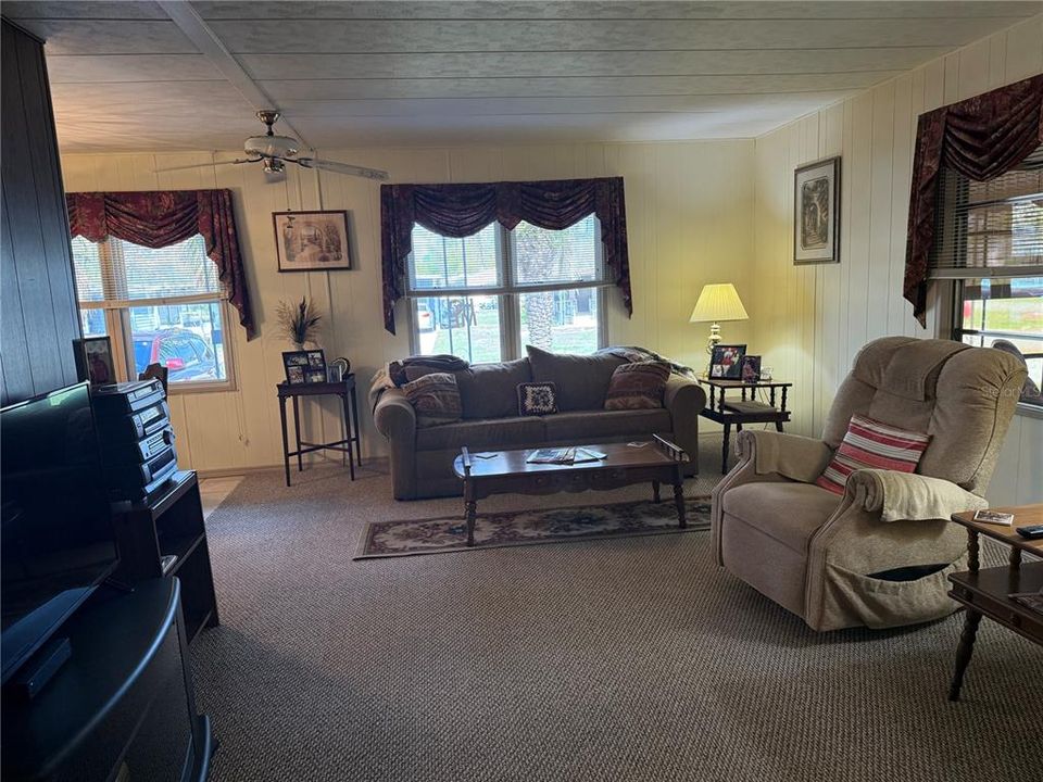 For Sale: $154,900 (2 beds, 2 baths, 1200 Square Feet)