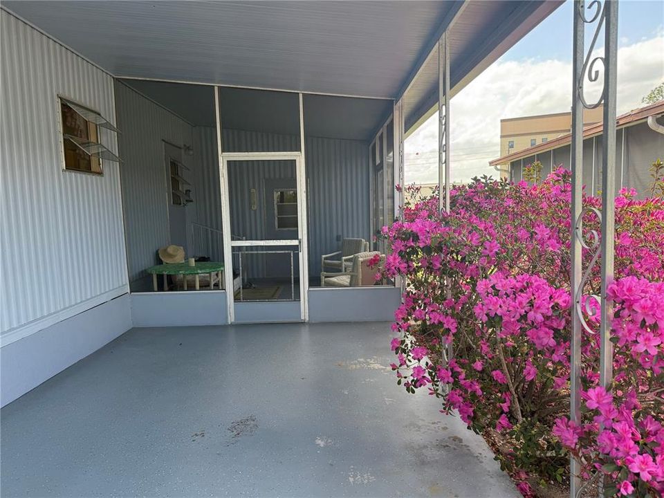 For Sale: $154,900 (2 beds, 2 baths, 1200 Square Feet)