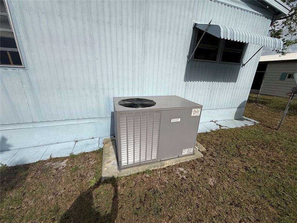 For Sale: $154,900 (2 beds, 2 baths, 1200 Square Feet)